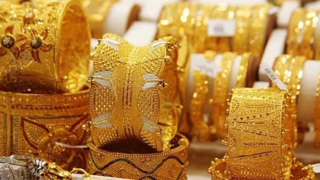 ফের বাড়ল স্বর্ণের দাম, লাখ টাকা ছাড়ালো ভরি