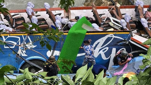 নেপালে বাস দুর্ঘটনায় ভারতীয় ৪১ পর্যটক নিহত