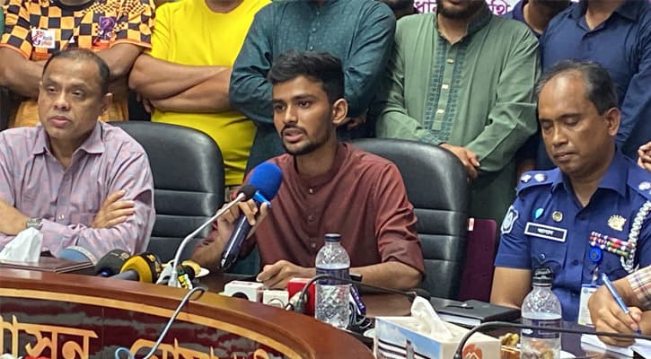 বন্যা আমাদের ঐক্যবদ্ধ করেছে : উপদেষ্টা আসিফ