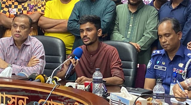 বন্যা আমাদের ঐক্যবদ্ধ করেছে : উপদেষ্টা আসিফ