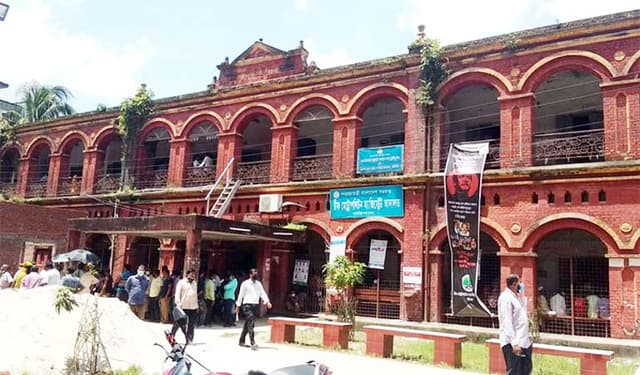 বরিশালে সংঘর্ষ: ইউএনও পুলিশের মামলায় ১২ আসামির জামিন
