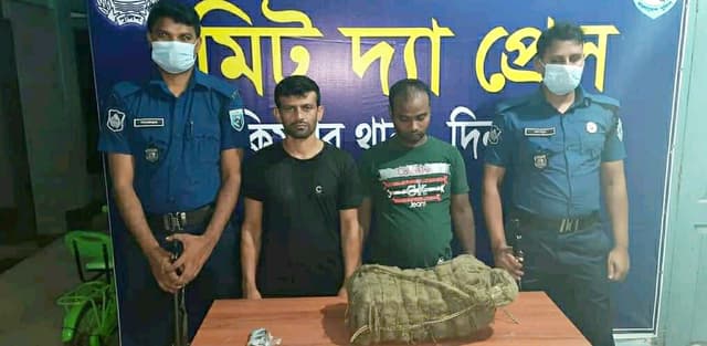 হিলিতে মাদকদ্রব্যসহ ৪ জনকে আটক করেছে পুলিশ