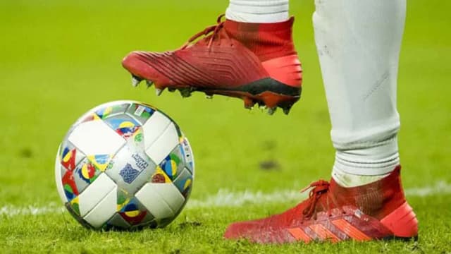 ফুটবলাররা লুকিয়ে থাকায় ৯০ মিনিটের খেলা গড়াল সাড়ে ৪ ঘণ্টায়!