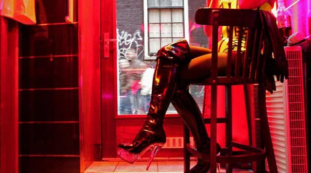 দেশের ৬ বিখ্যাত নিষিদ্ধপল্লির অজানা কাহিনী!