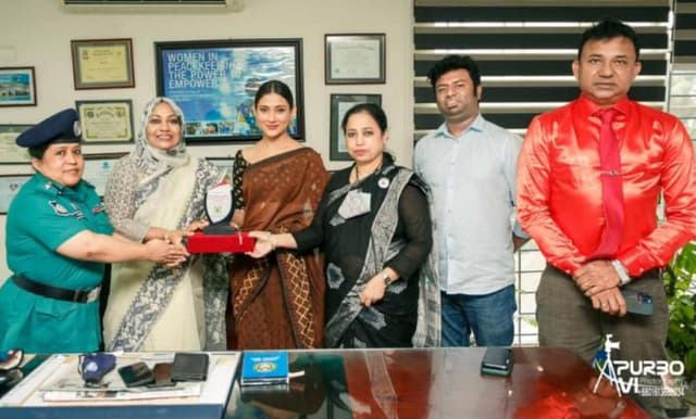নিজের লেখা নাটকে অভিনয় করে সম্মাননা পেলেন মেহজাবীন