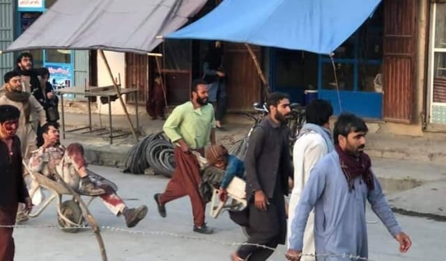কাবুল বিমানবন্দরের বাইরে ভয়াবহ বিস্ফোরণ