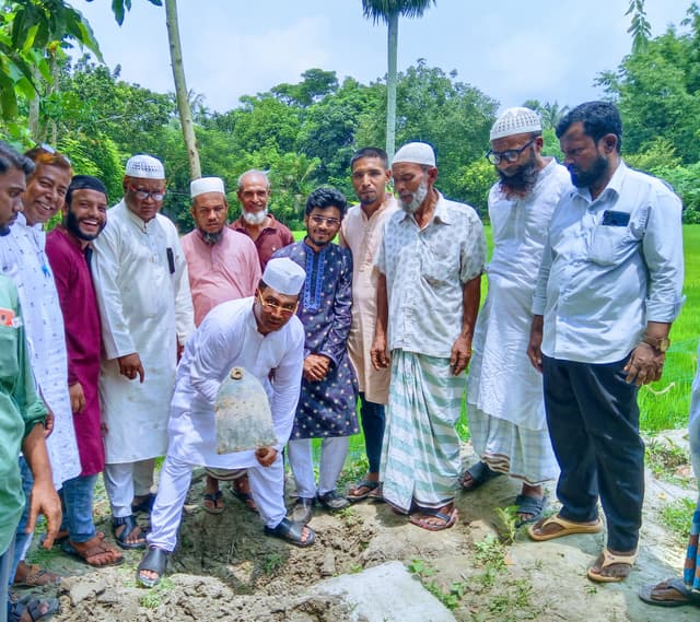 সরাইলে আশরাফ উদ্দিন মন্তু জামে মসজিদ- নির্মাণ কাজের উদ্বোধন