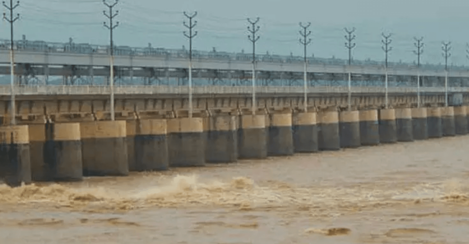 ফারাক্কা ব্যারেজের ১০৯ টি গেট খুলে দিয়েছে ভারত