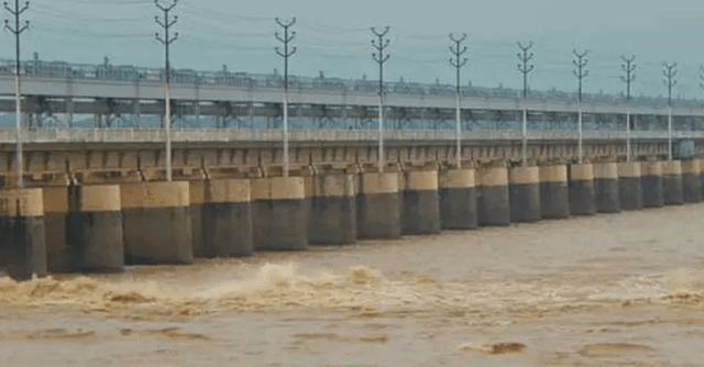 ফারাক্কা ব্যারেজের ১০৯ টি গেট খুলে দিয়েছে ভারত