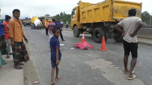 কালিহাতীতে ট্রাক চাপায় মোটরসাইকেল চালক নিহত,