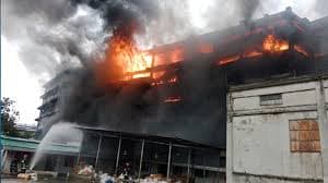 নারায়ণগঞ্জে গাজী টায়ার কারখানার আগুন ১২ ঘণ্টায়ও নেভেনি