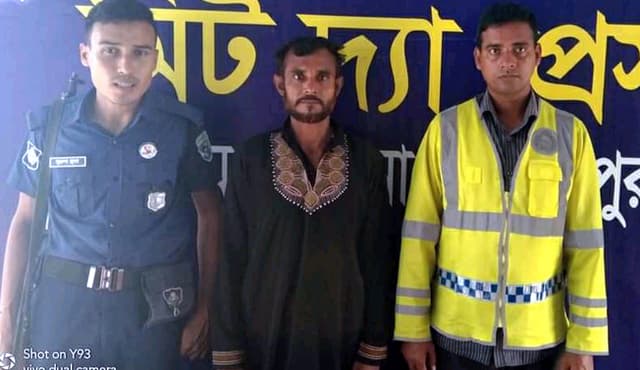 হিলিতে সাজাপ্রাপ্ত পলাতক আসামি গ্রেফতার