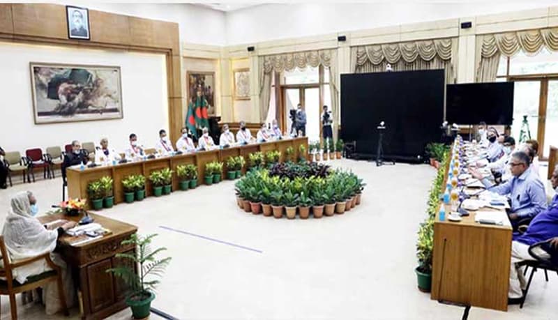 প্রধানমন্ত্রীর সঙ্গে চা বাগান মালিকদের বৈঠক চলছে