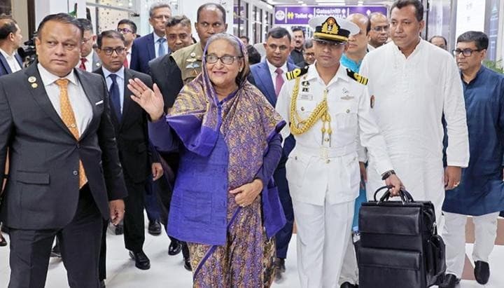 জোহানেসবার্গ থেকে দেশে ফিরেছেন প্রধানমন্ত্রী