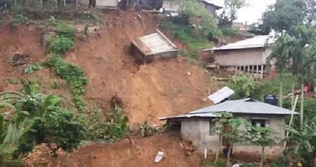 পাহাড়ধসে বাবা-মেয়ের মৃত্যু
