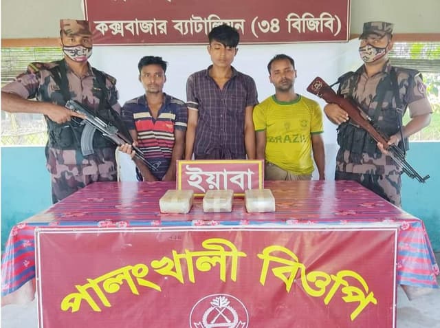 উখিয়ায় ৩০ হাজার পিস ইয়াবাসহ তিন রোহিঙ্গা আটক