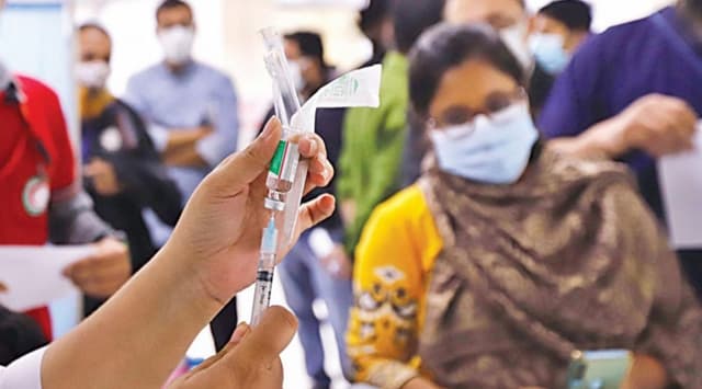 একদিনেই ভারতে করোনা টিকা পেলেন ১ কোটি মানুষ