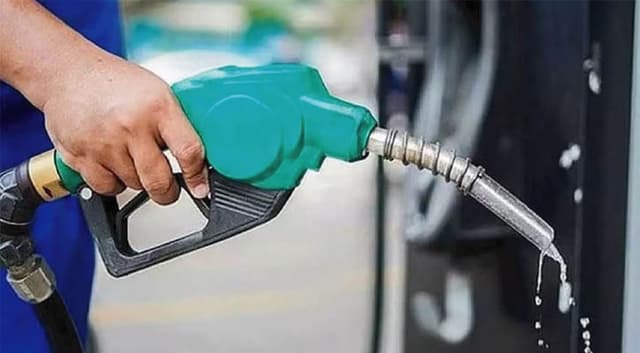 আগামী সেপ্টেম্বর থেকে অকটেন–পেট্রোলের দাম কমবে ৮–১২ টাকা