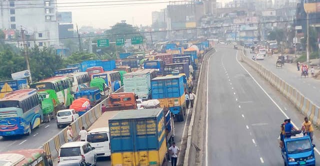 ঢাকা-চট্টগ্রাম মহাসড়কে ১৮ কিলোমিটার যানজট