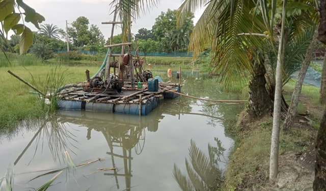 আনুলিয়ায় বসতঘরের পাশেই ভূগর্ভের বালি উত্তোলন!