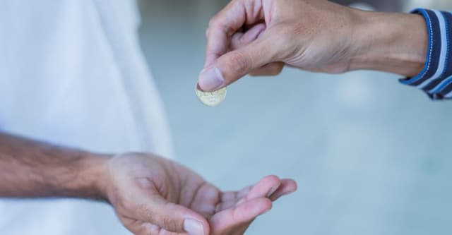 রাসুলের (সা.) চোখে ঈর্ষার উপযুক্ত দুই ব্যক্তি