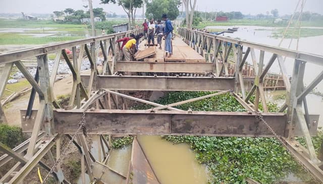 সাত দিনেও সংস্কার হয়নি ভেঙে যাওয়া সেতুর