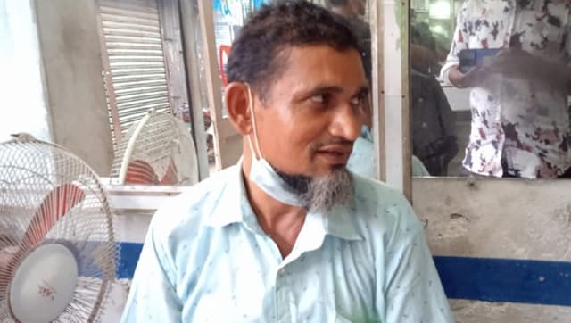 বাড়ি বাড়ি গিয়ে করোনার টিকা বিক্রি করতেন তিনি
