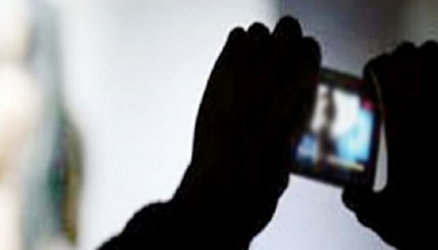 ইবি ছাত্রীর গোসলের গোপন ভিডিও ধারণ ! তোলপাড়