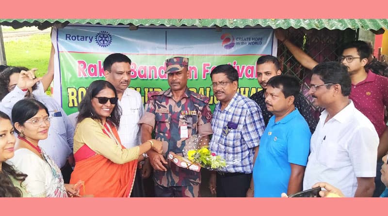 হিলি সীমান্তের শূণ্যরেখায় রাখি উৎসব