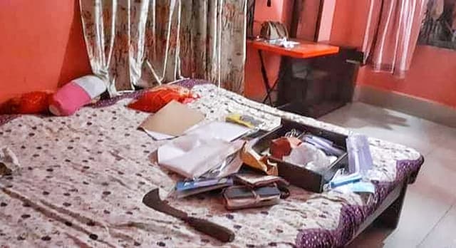 রাজাপুরে এসিল্যান্ডের বাসায় দুর্ধর্ষ চুরি