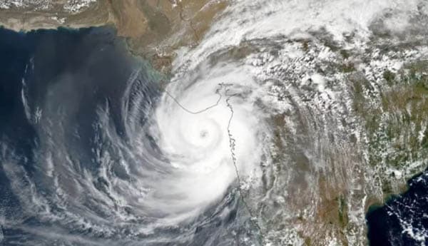 ধেয়ে আসছে ঘূর্ণিঝড় ‘আসনা’