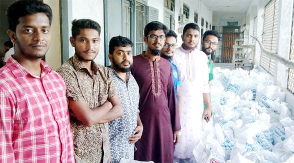 বরিশাল থেকে ত্রাণ নিয়ে ফেনী যাচ্ছেন বিএম কলেজ শিক্ষার্থীরা
