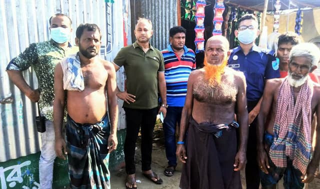 পুলিশের তৎপরতায় রক্ষা পেল পদ্মায় ভেসে যাওয়া ৩ কৃষক