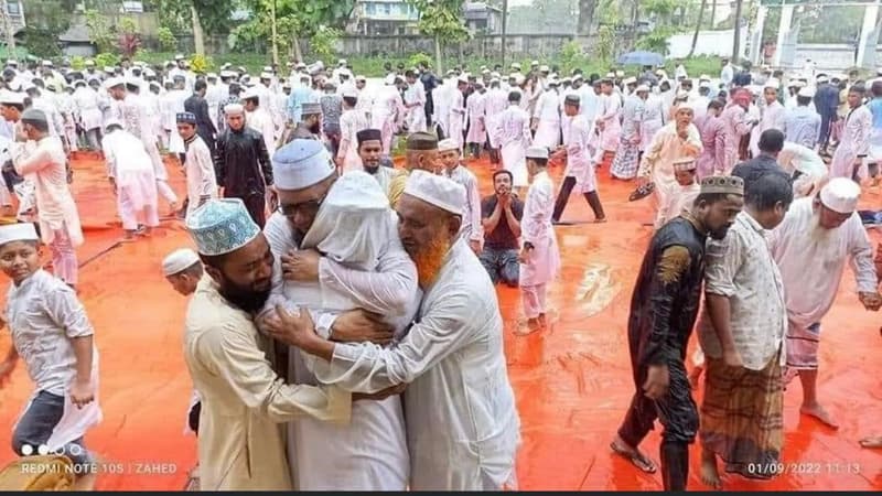 চট্টগ্রামে বৃষ্টির জন্য নামাজ, মোনাজাতের পরপরই নামল বৃষ্টি