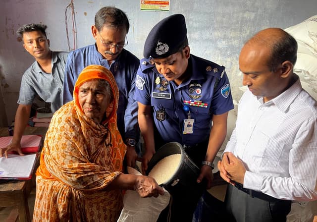 খাগড়াছড়িতে ওএমএসের চাল বিক্রি কার্যক্রম উদ্বোধন