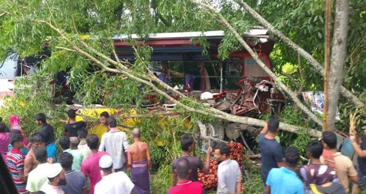 গোপালগঞ্জে বাস-ট্রাক সংঘর্ষ, নিহত ৫