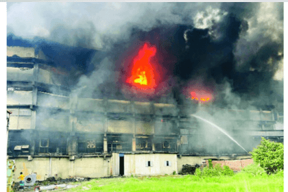 গাজী টায়ার কারখানায় মিলছে মানুষের পোড়া হাড়,কলিজা সহ বিভিন্ন আলামত !