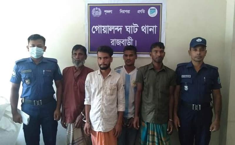 গোয়ালন্দে পুলিশের অভিযানে পলাতক ৪ আসামী গ্রেফতার