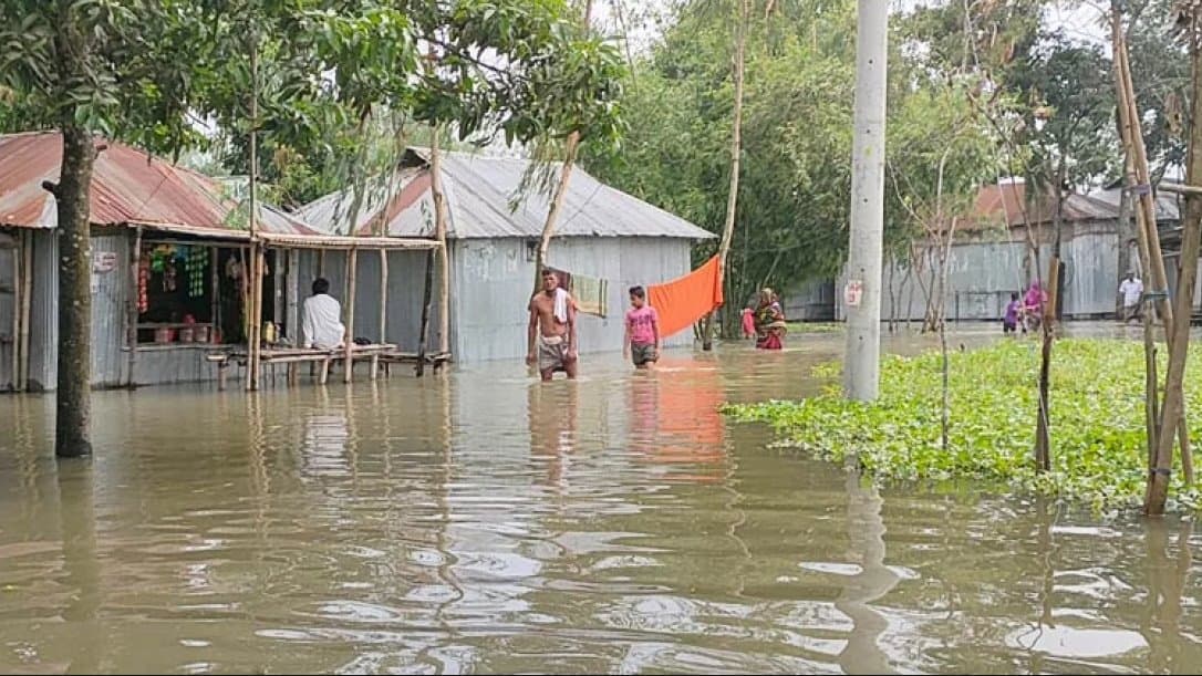 লালমনিরহাটে লক্ষাধিক মানুষ পানিবন্দি হওয়ার আশঙ্কা (ভিডিও)