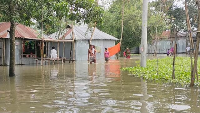 লালমনিরহাটে লক্ষাধিক মানুষ পানিবন্দি হওয়ার আশঙ্কা (ভিডিও)