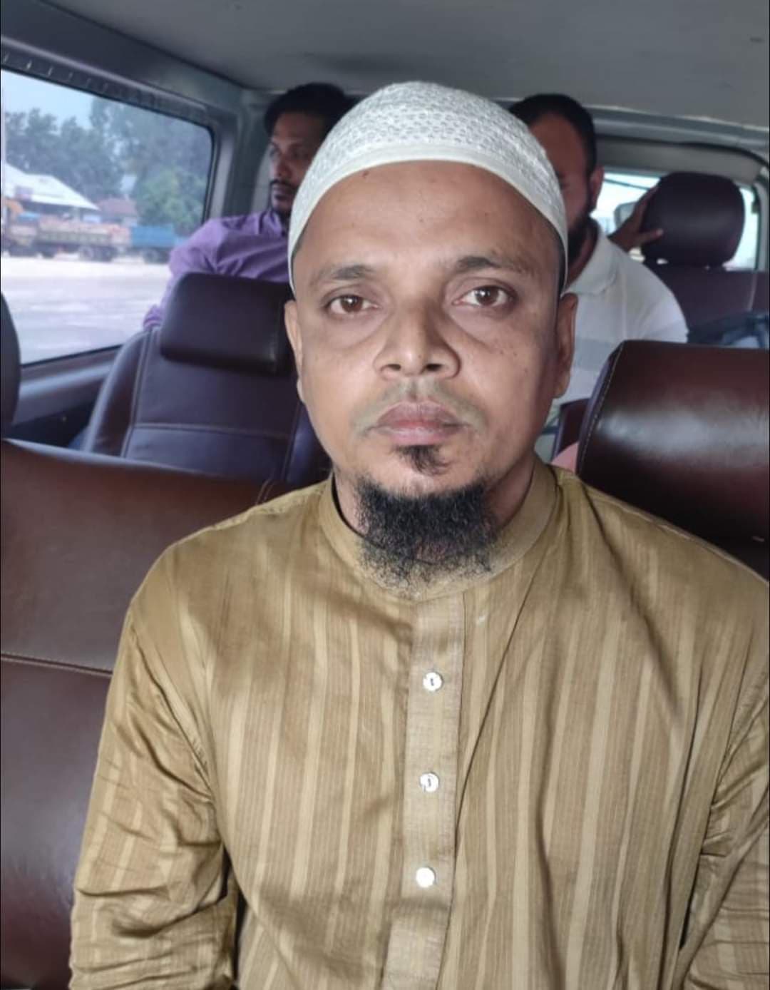 পুলিশের মৃত্যুতে ‘আলহামদুলিল্লাহ’ বলে গ্রেফতার হলেন মাদ্রাসাশিক্ষক!