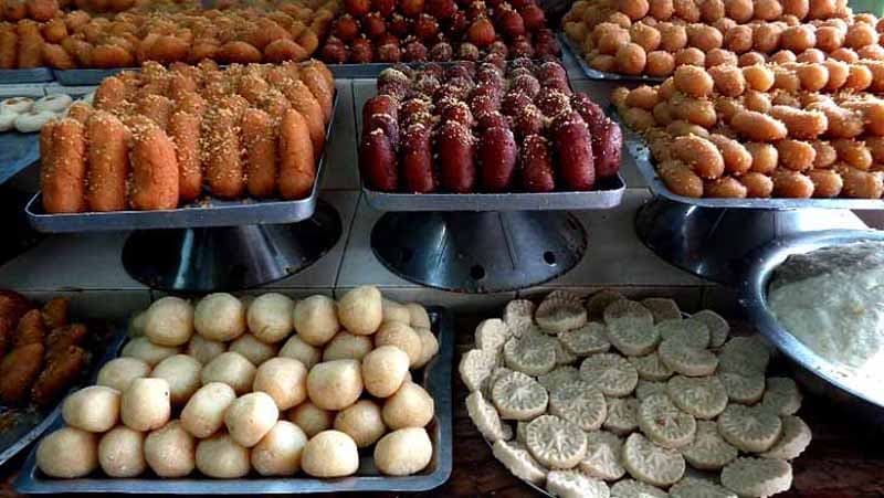 আশাশুনির মিষ্টিদোকানীদের দুর্দিন, চান সরকারি সহযোগিতা