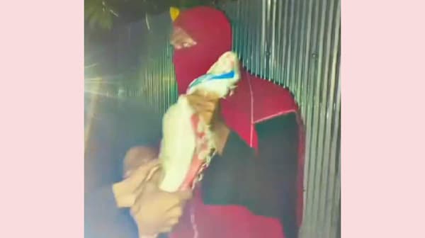 টেকনাফে বোরকা পরিহিত দু'সহোদরকে আটক