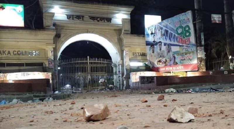 ঢাকা কলেজে ছাত্রলীগের দু’গ্রুপের সংঘর্ষ, ককটেল বিস্ফোরণ