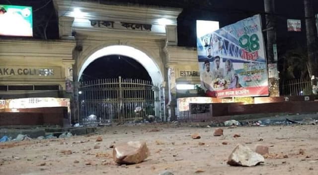 ঢাকা কলেজে ছাত্রলীগের দু’গ্রুপের সংঘর্ষ, ককটেল বিস্ফোরণ