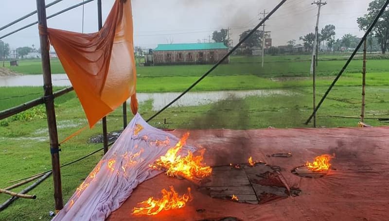 নেত্রকোনায় বিএনপির মঞ্চে আ.লীগের অগ্নিসংযোগ, সম্মেলন পন্ড