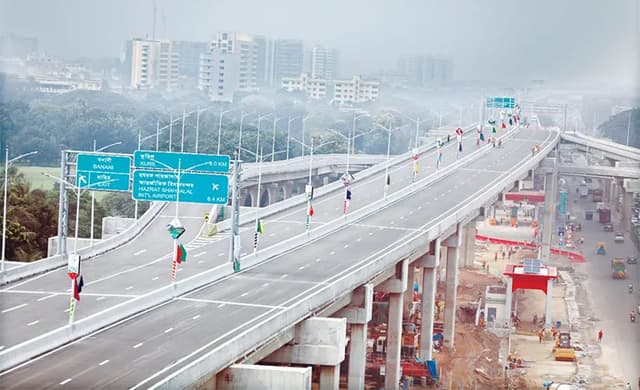 এক্সপ্রেসওয়েতে ১১ ঘণ্টায়১১ হাজার গাড়ি !