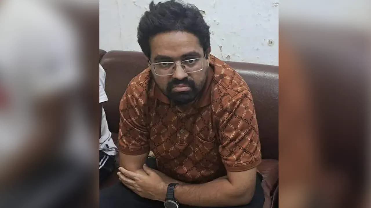 আশুলিয়ায় আগুনে পোড়ানোর ঘটনায় অভিযুক্ত পুলিশ সুপার আটক