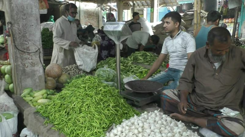 হিলিতে কাঁচামরিচ কেজি ২৫ টাকা