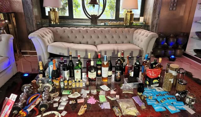 ঢাকার বনানীতে বিপুল মাদক জব্দ, আটক জিএমজি গ্রুপের পরিচালক